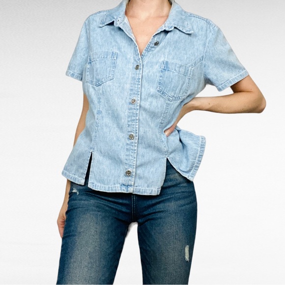 VINTAGE | 1990’s Light Wash Denim Preppy Casual Short Sleeve Button Down Shirt - Picture 1 of 12